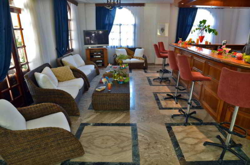 Mediterranee Hotel Plános エクステリア 写真